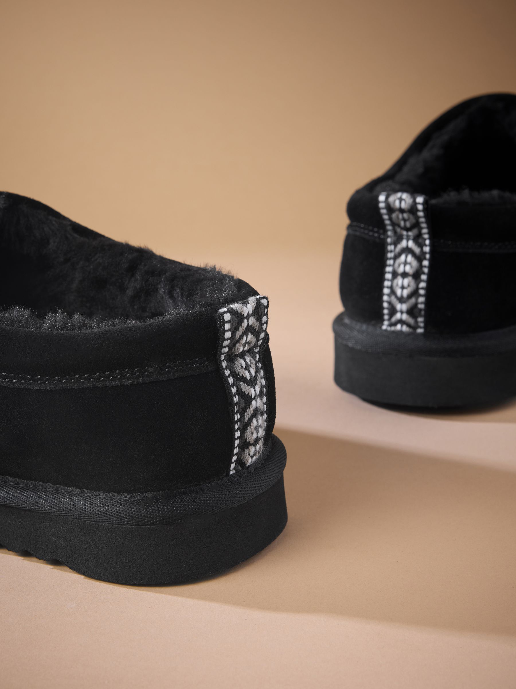 Zwart - Signature Suede Faux Fur Lined Slippers