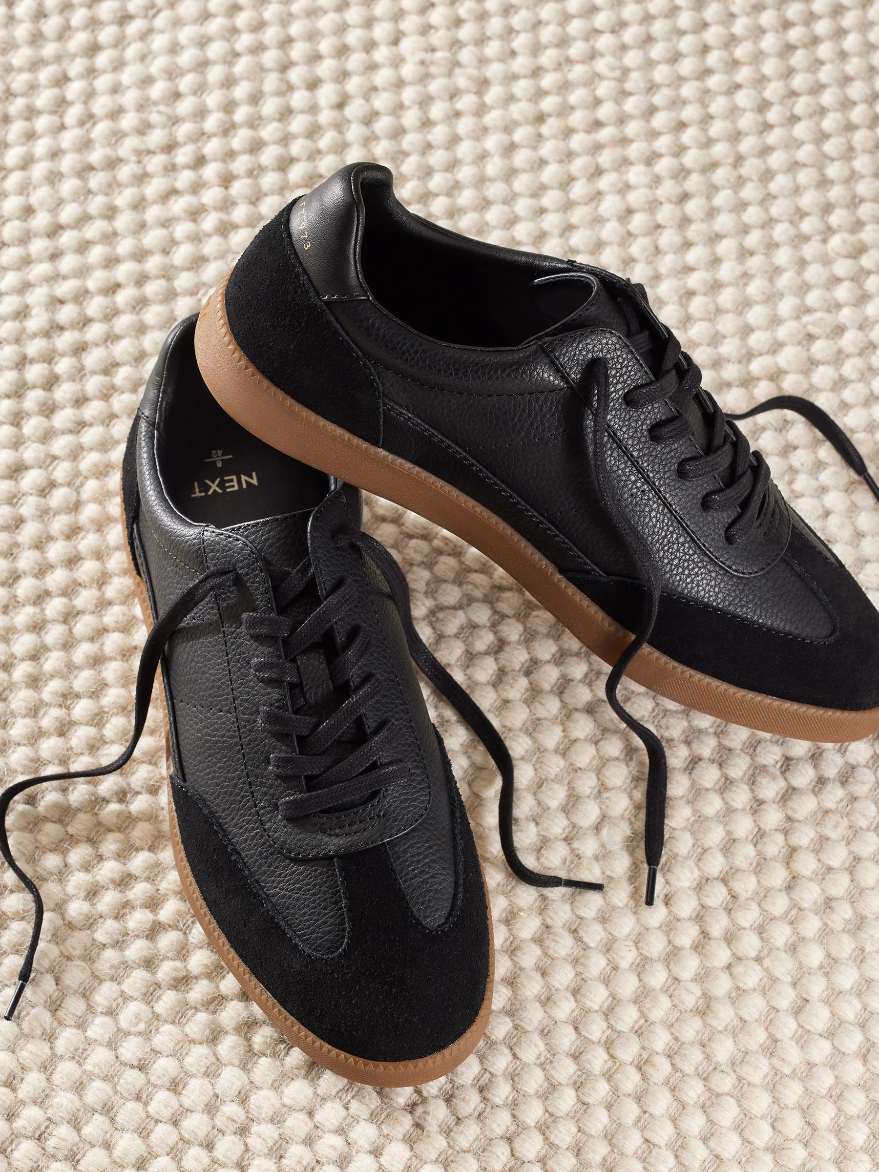 Zwart - Chic-casual vetersneakers met suède afwerking
