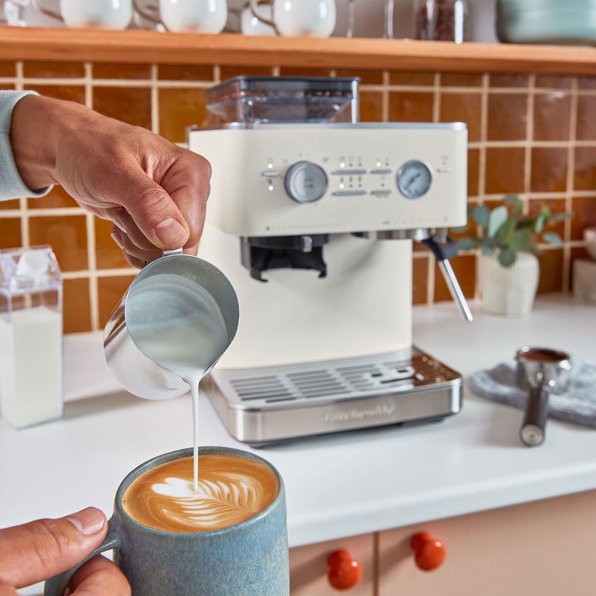 Espressomaskin med kaffekvern, porcelain white