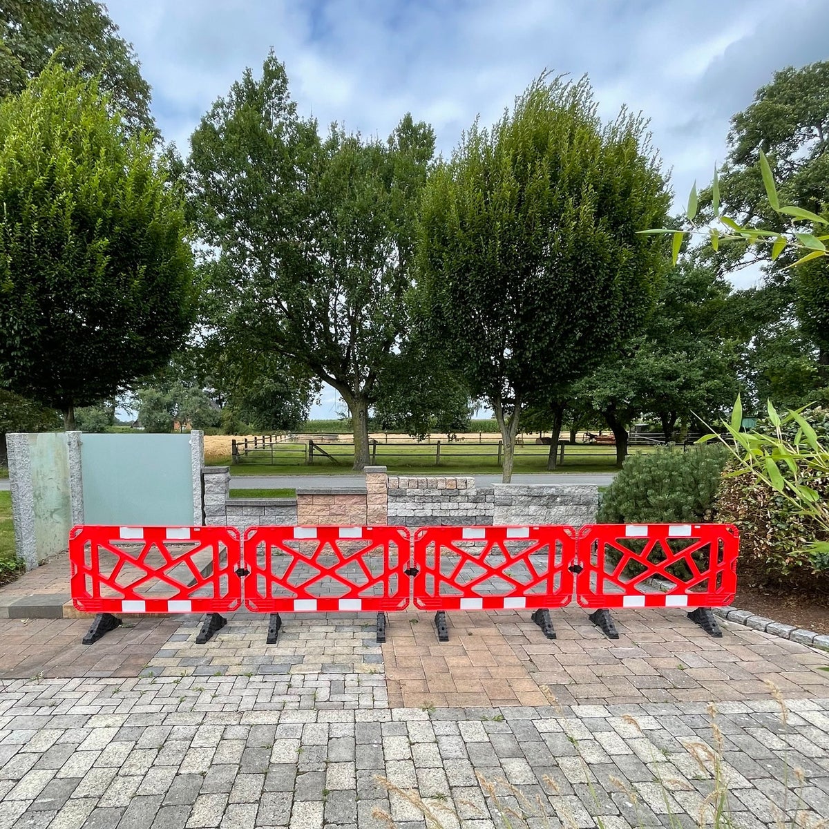 Slagboom, mangatafsluiting rood met reflecterende folie 1500x1000mm PVC draaivoeten / 4 stuks / wit gaas
