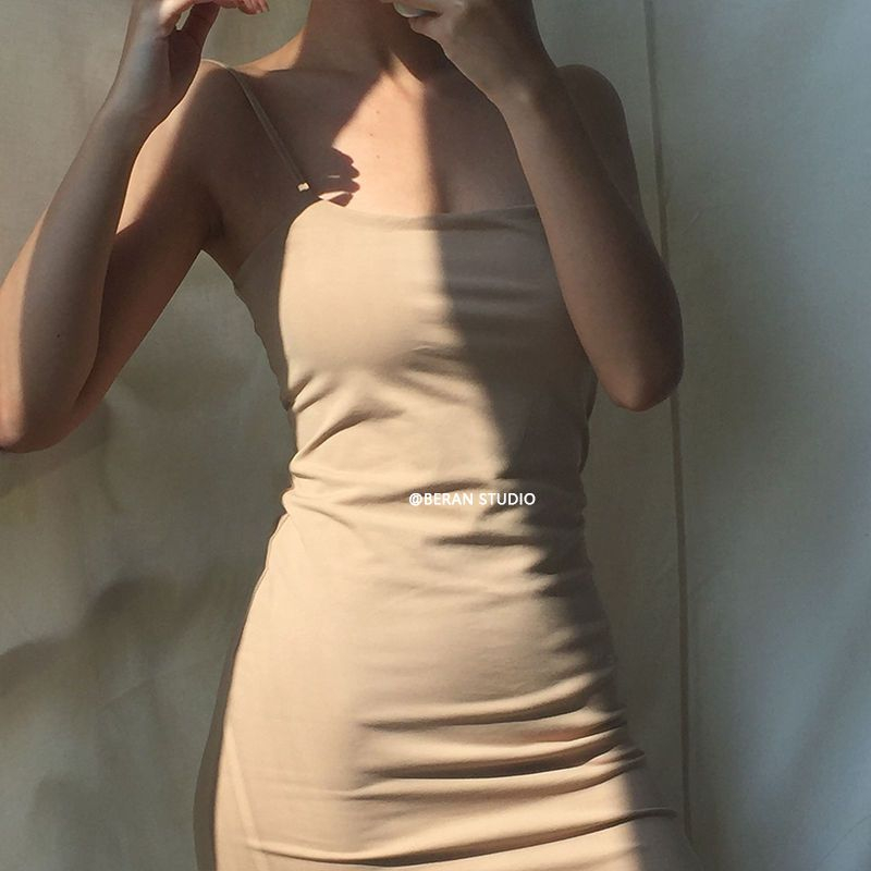 BERAN STUDIO - Mini-bodyconjurk met spaghettibandjes