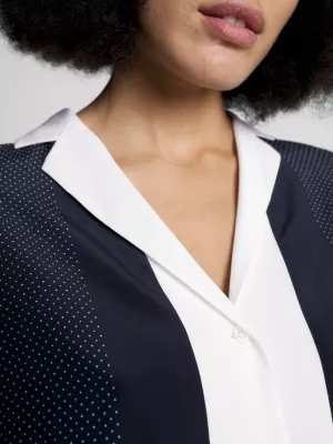 Camisa de seda com estampa de bolinhas e modelagem relaxada
