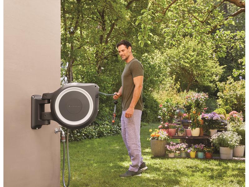 GARDENA Wand-Schlauchbox RollUp M/L 25 m Praktische und kompakte Schlauchrolle