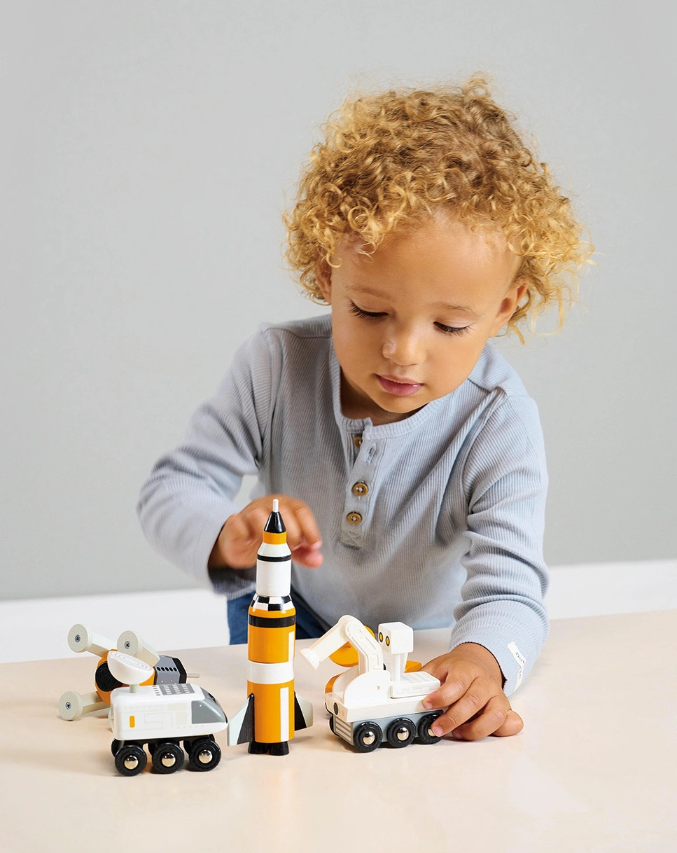 Spielfiguren-Set RAUMFAHRZEUGE aus Holz