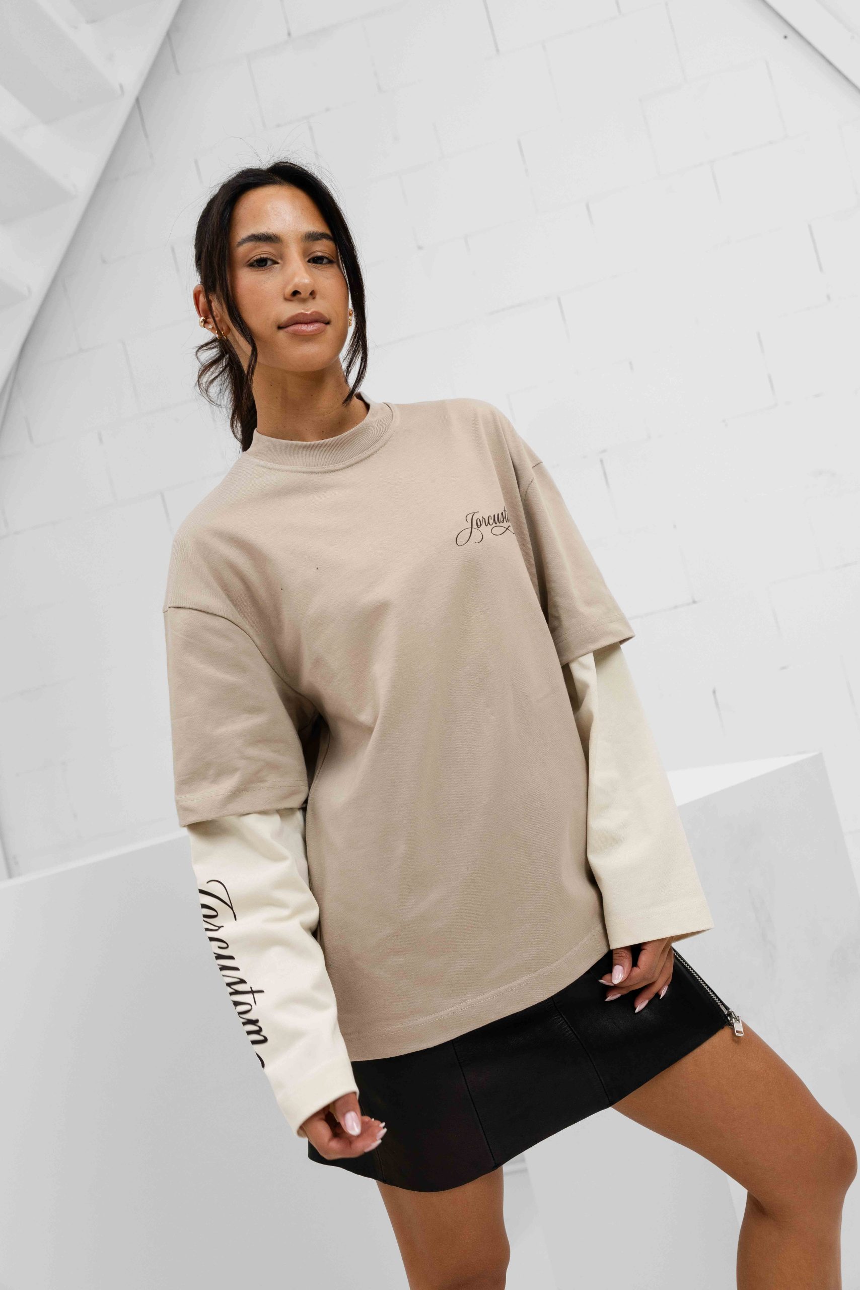 Jorcustom Handscript Double Layered Longsleeve T-Shirt Dames Taupe/Beige