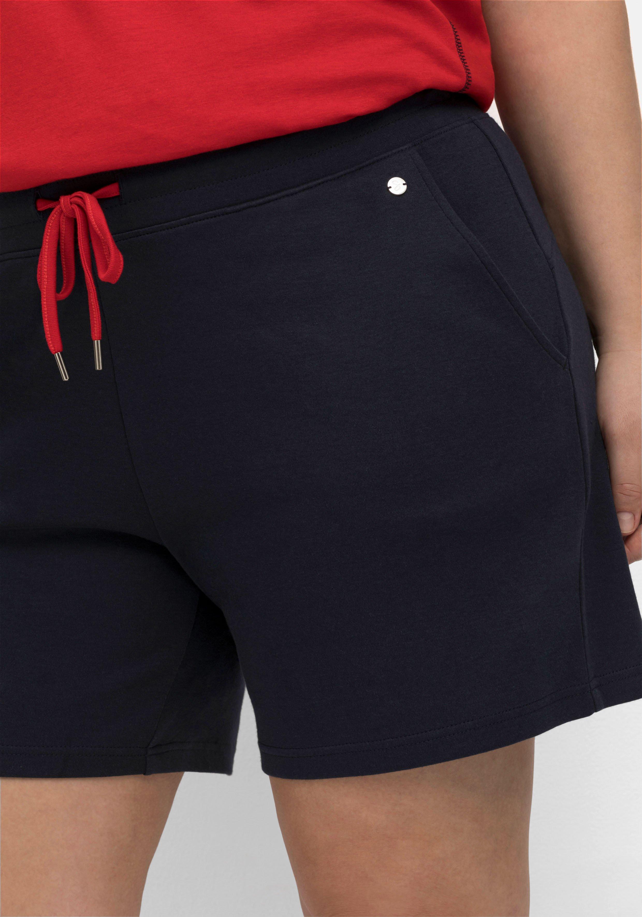 Relaxshorts mit Kontrastdetails, aus weichem Interlock