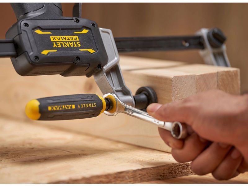 Stanley Einhandzwinge FatMax Hybrid 600 mm Hybridzwinge kombiniert die Vorteile einer Einhandzwinge mit der Haltekraft einer traditionellen F-Zwinge