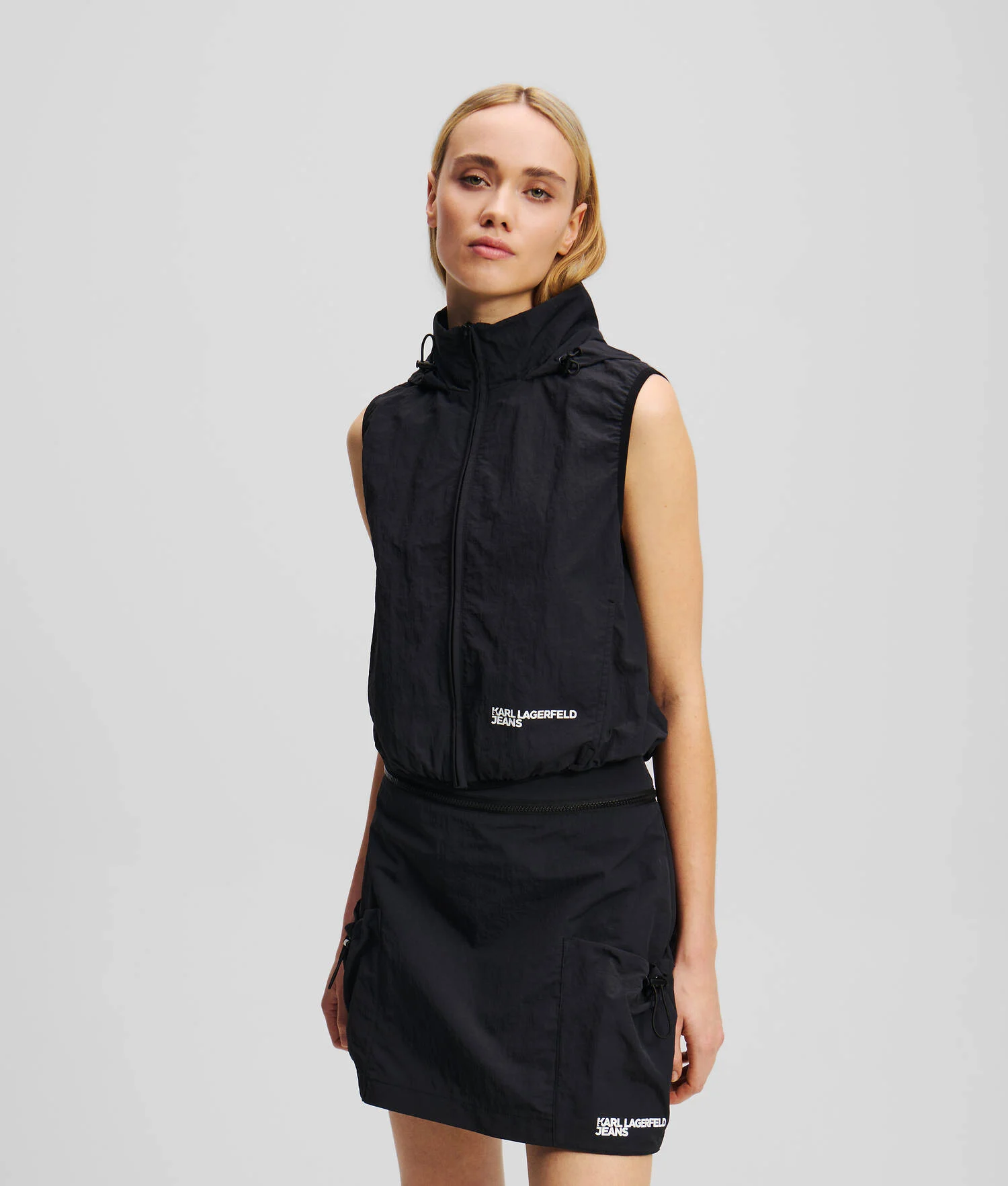 GILET AVEC CAPUCHE - Noir