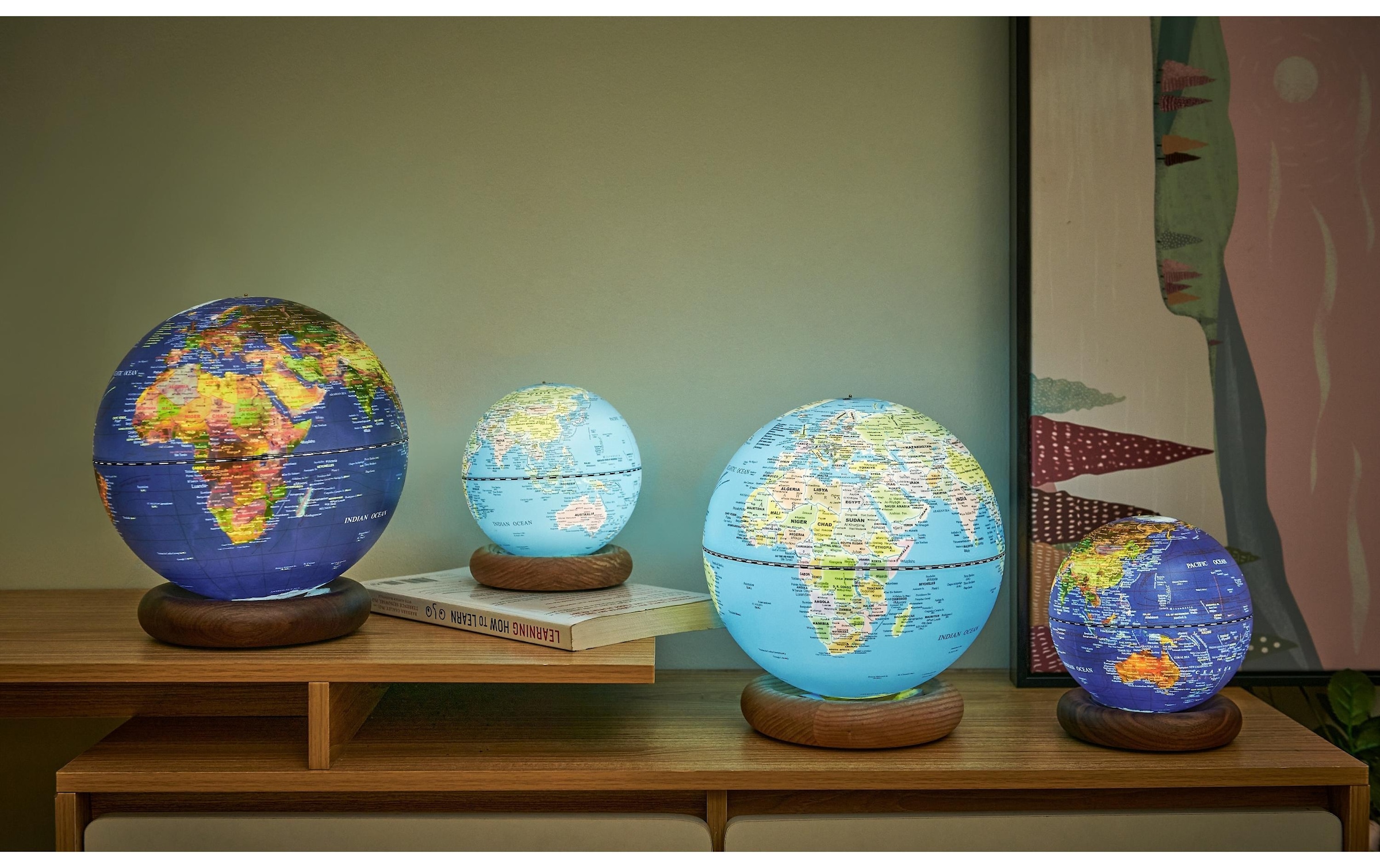 LED Dekofigur »AtlasGlobe 13 cm« Holzart: Esche (China)