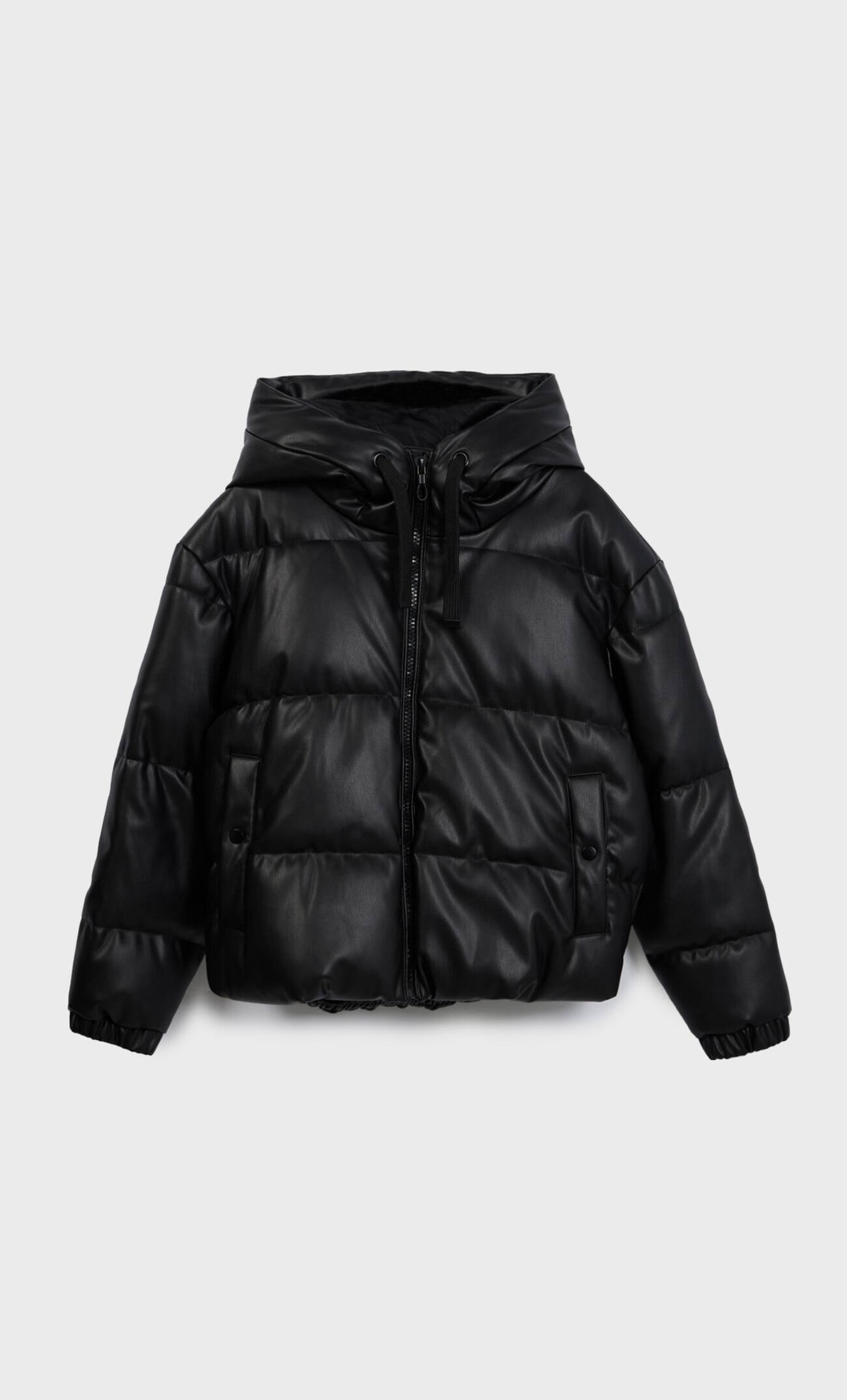 Jaqueta puffer com capuz em couro sintético
