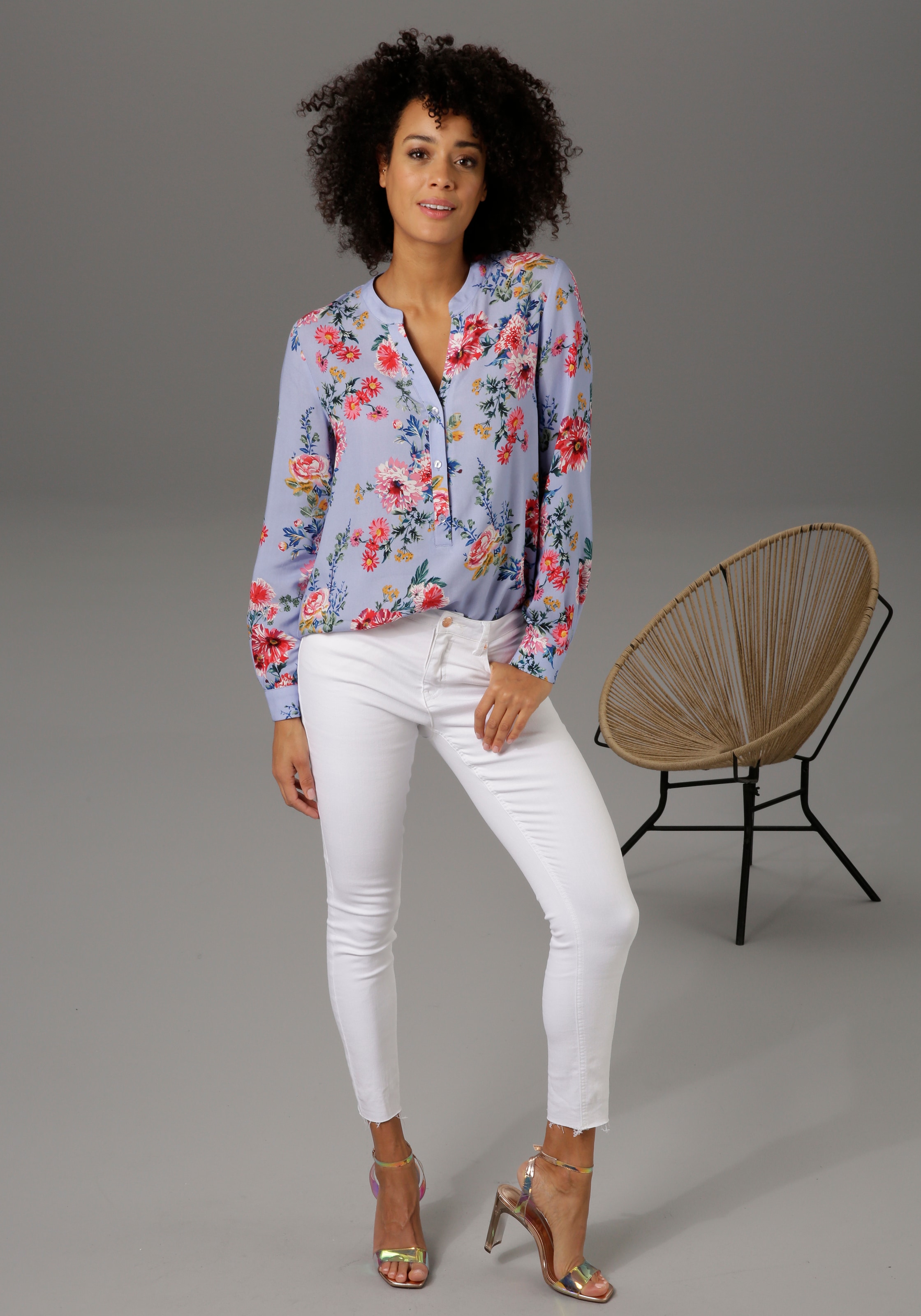 Aniston CASUAL Schlupfbluse , mit farbenfrohem Blumendruck