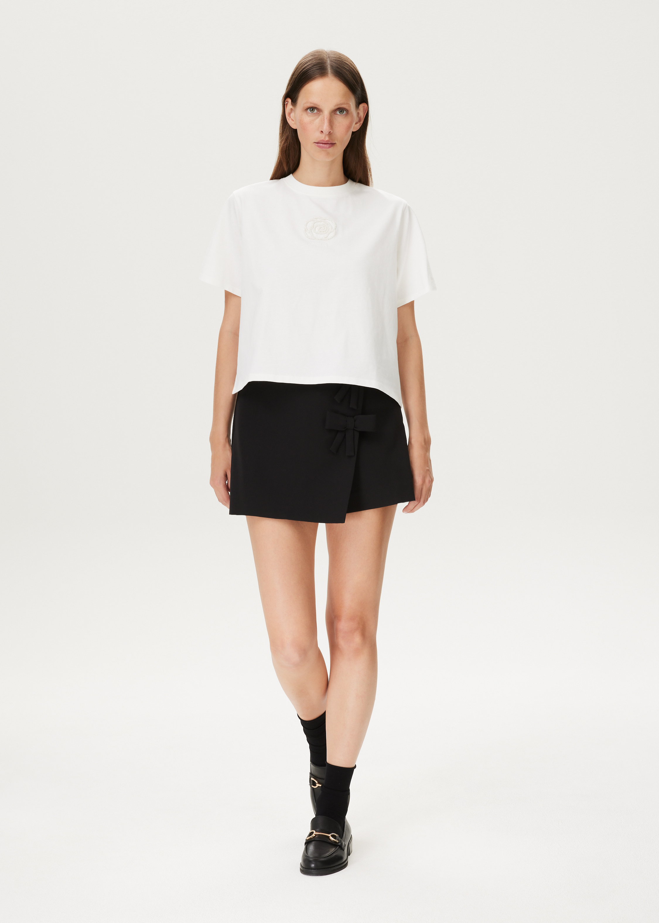 T-shirt met geborduurde bloem
