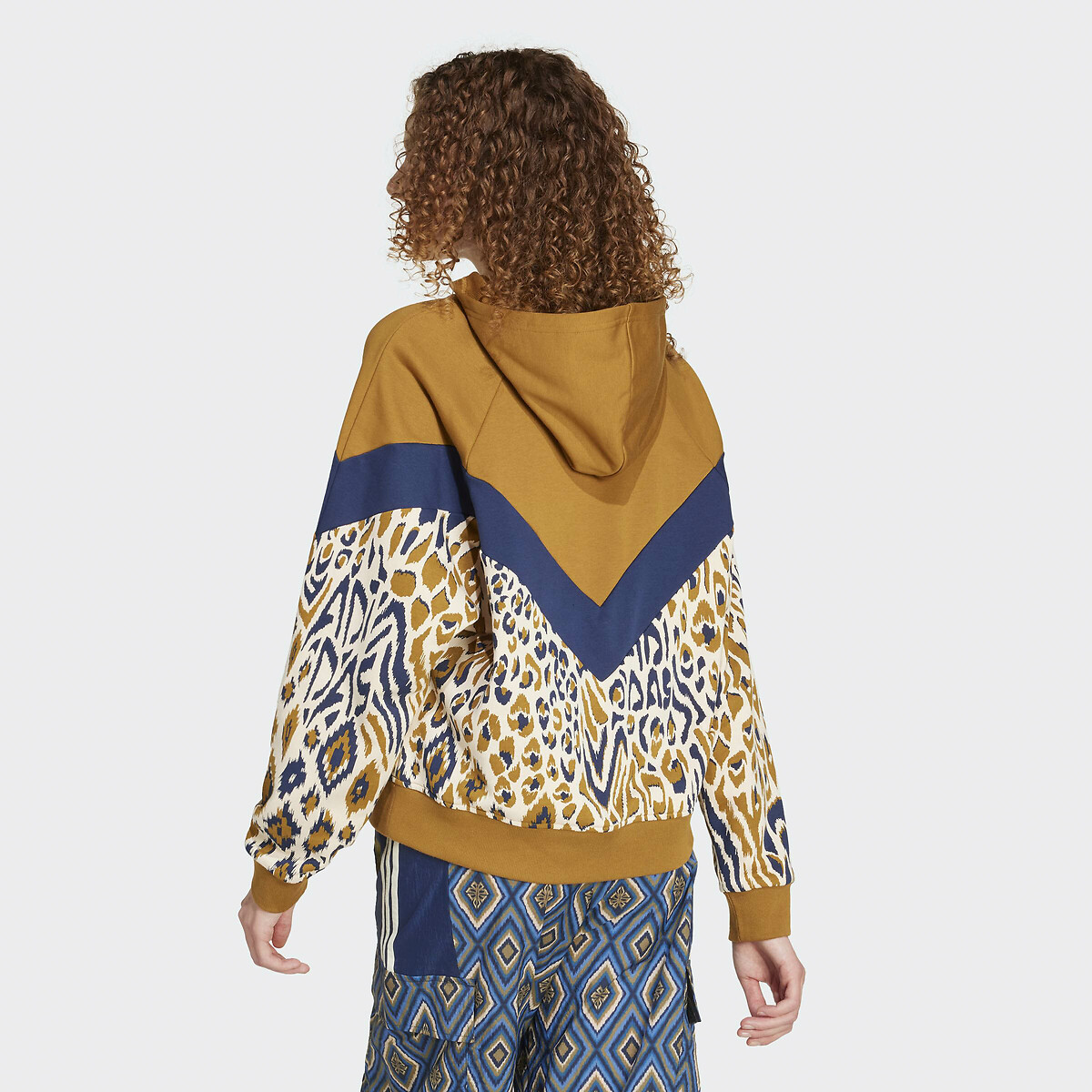 ROUPAS ESPORTIVAS ADIDAS<br>Moletom com capuz ADIDAS x FARM RIO