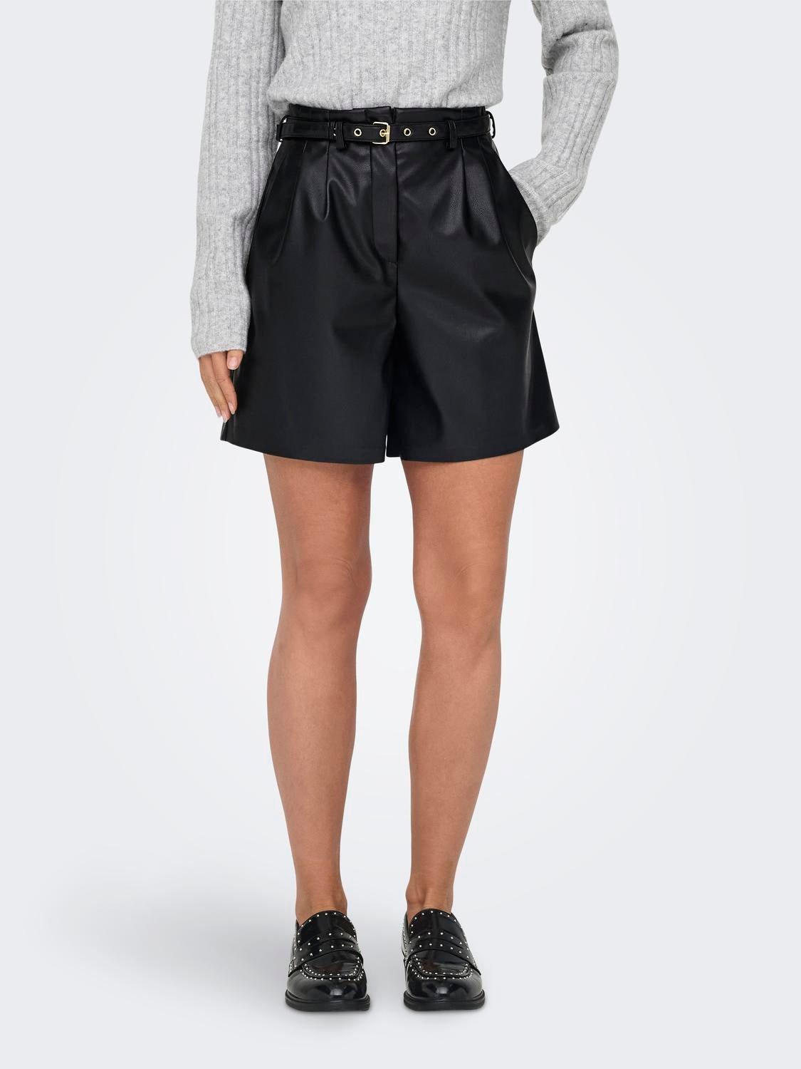 ONLHEIDI Mittlere Taille Normal geschnitten Shorts in Lederoptik Black