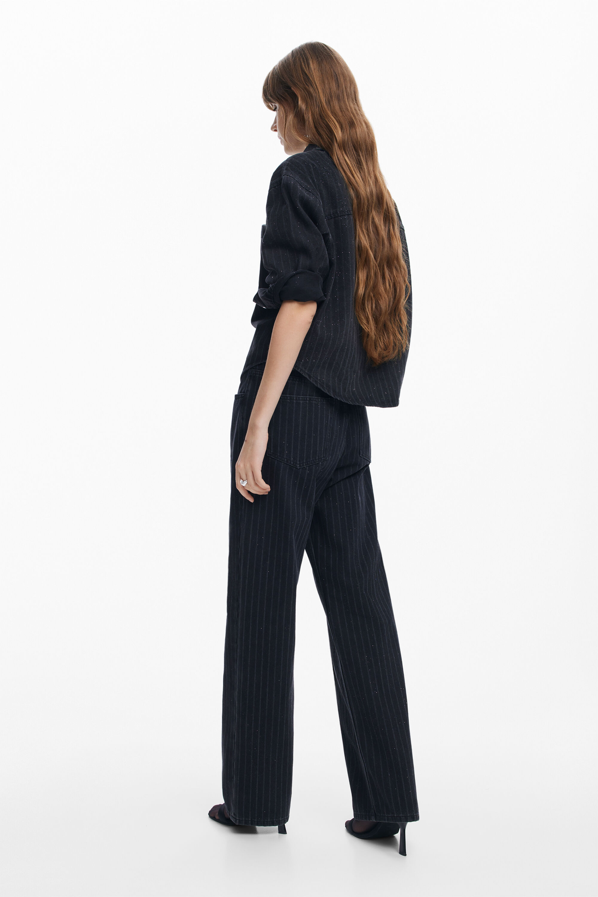 Calça jeans reta com pesponto