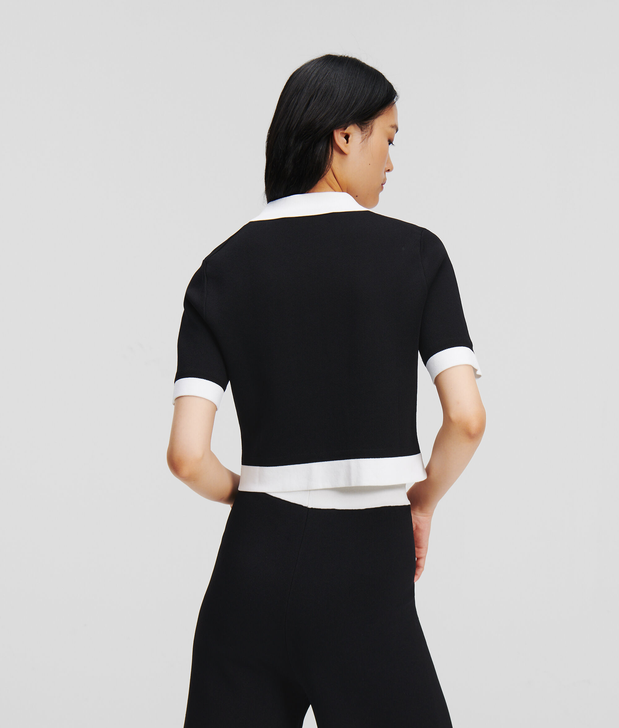 HAUT EN TRICOT BOUTONNÉ