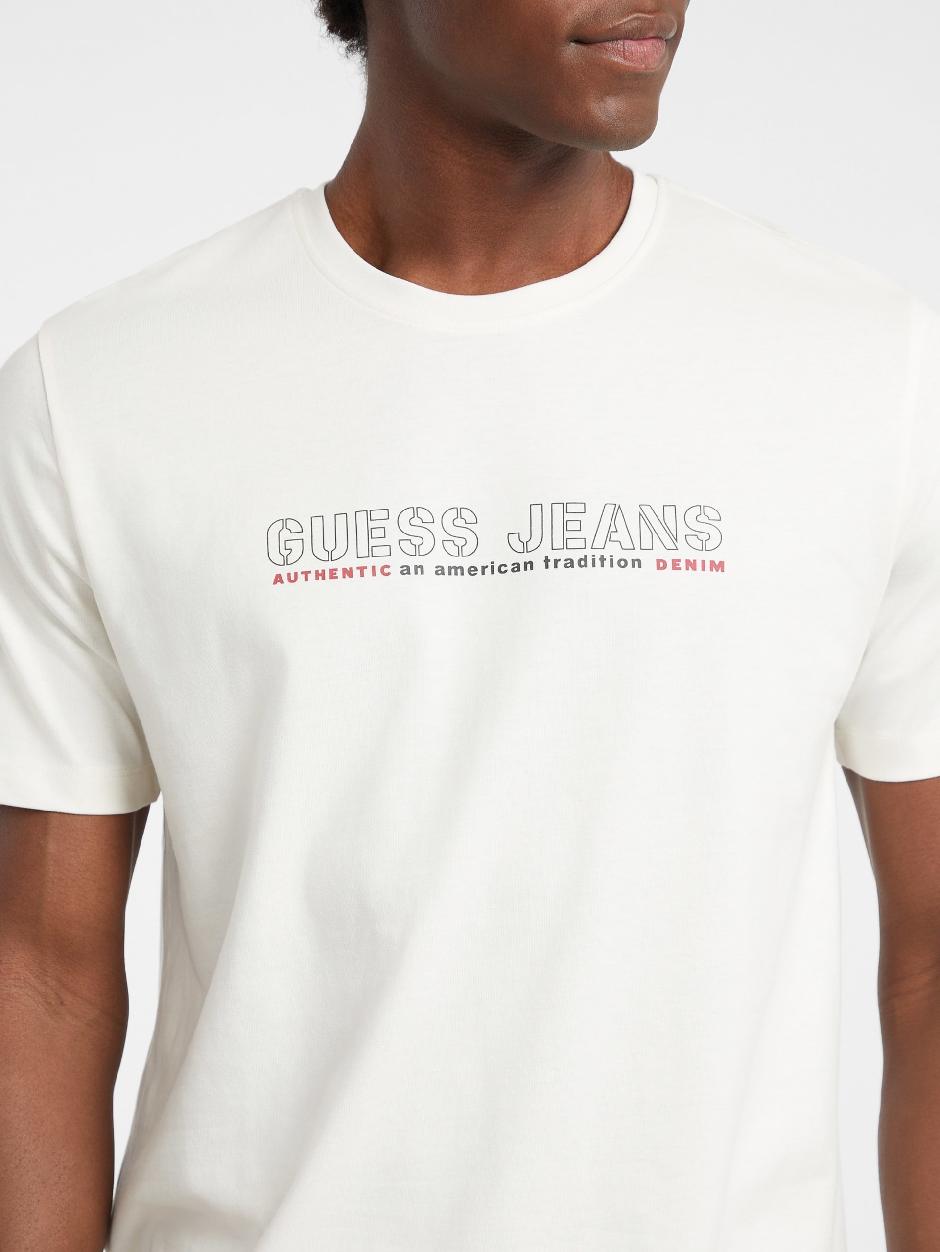 Camiseta com logo de contorno regular