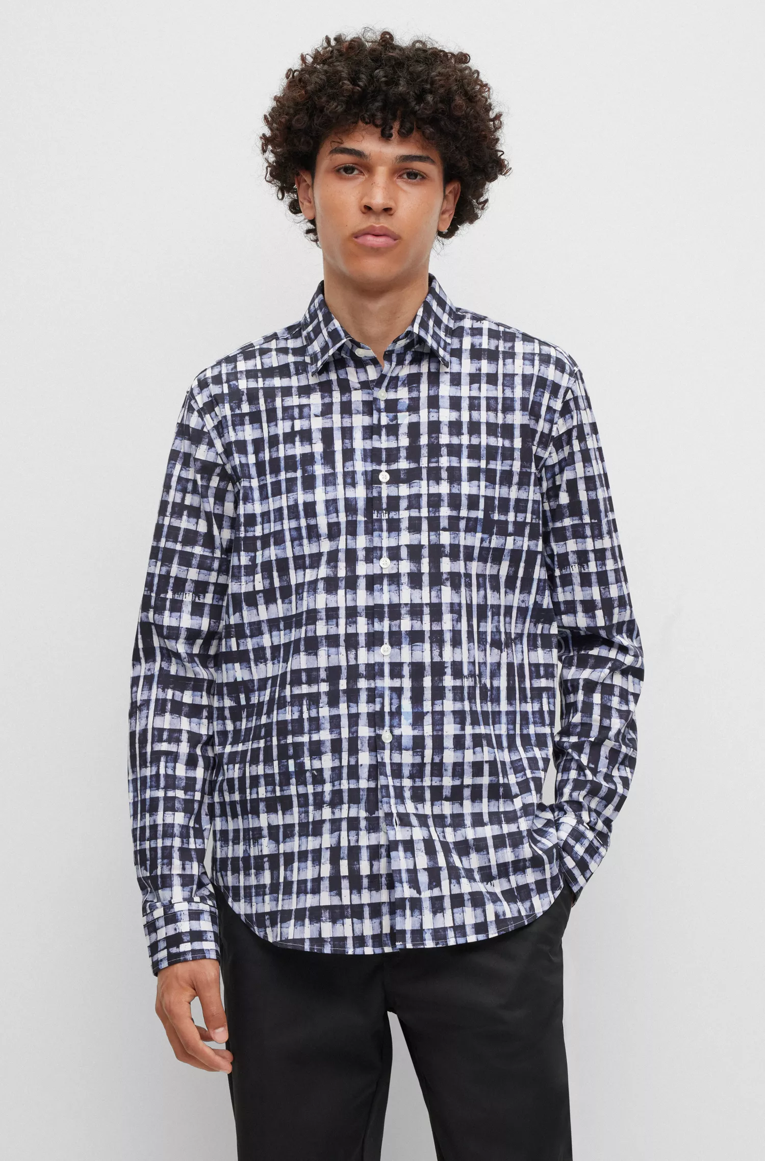 Camisa HUGO vermelha, corte slim, em algodão orgânico estampado com elastano.