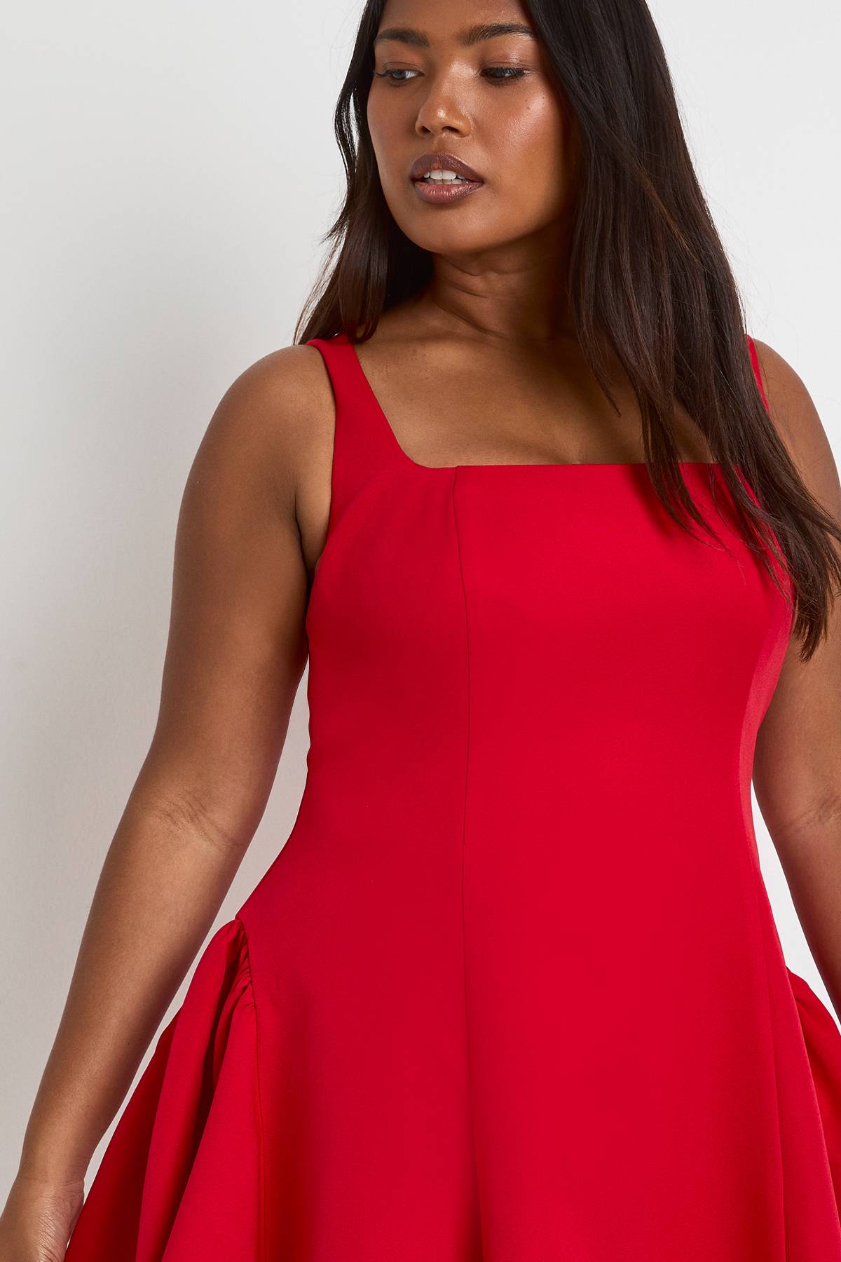 boohoo Plus robe patineuse à bandeau froncée et à effet bouffant