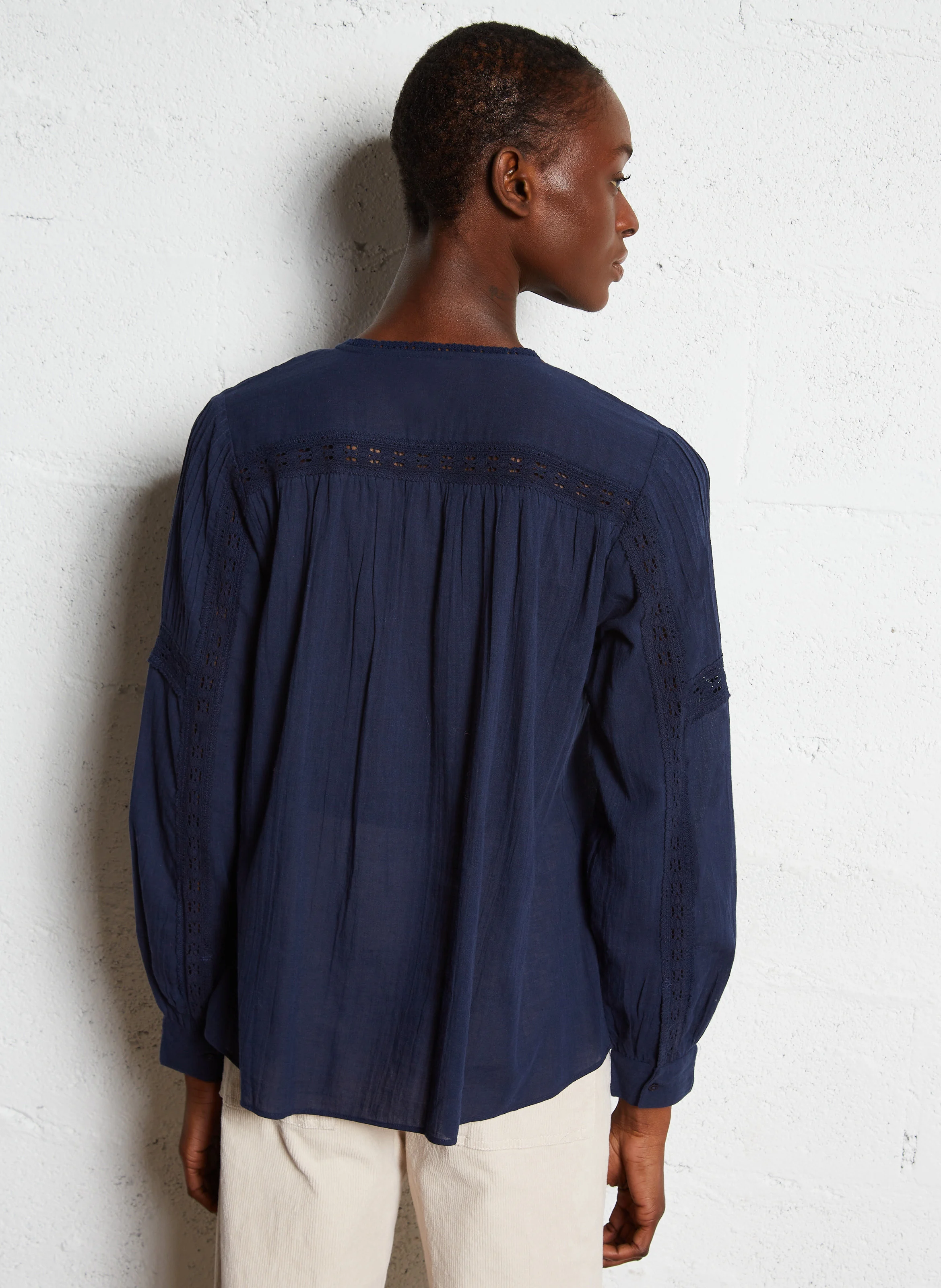 TASMANA - Blouse à broderies anglaises en coton | Bleu