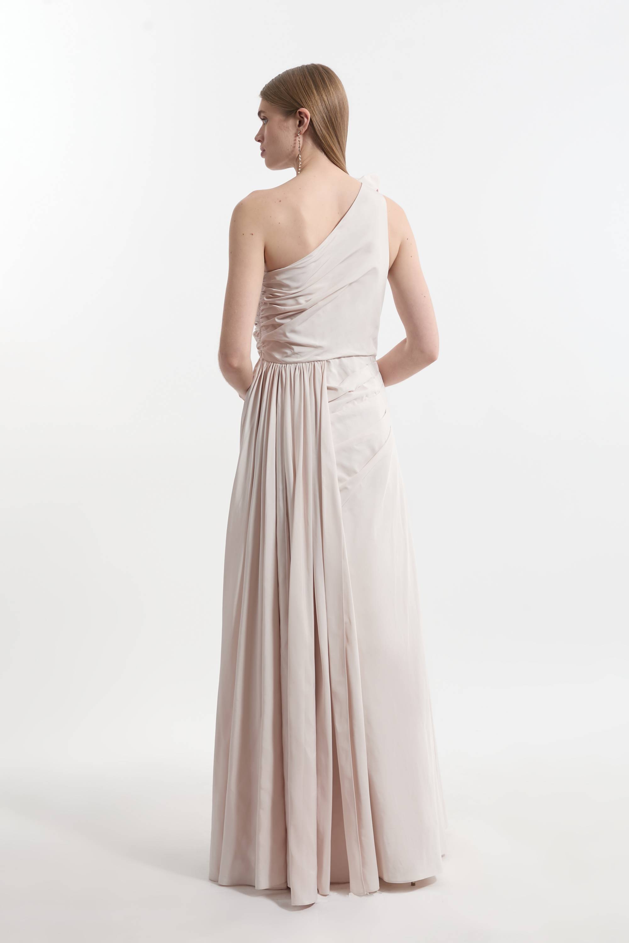 KarenMillen Robe maxi ajustée en taffetas Petite à col rosette, plissée et froncée