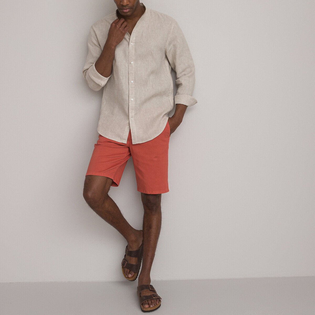 COLEÇÕES LA REDOUTE<br>Camisa reta, gola mandarim, em linho, assinatura AURELE