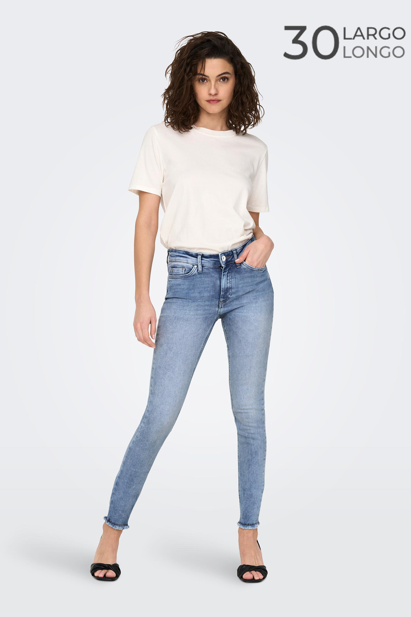 Calça jeans skinny de cintura média