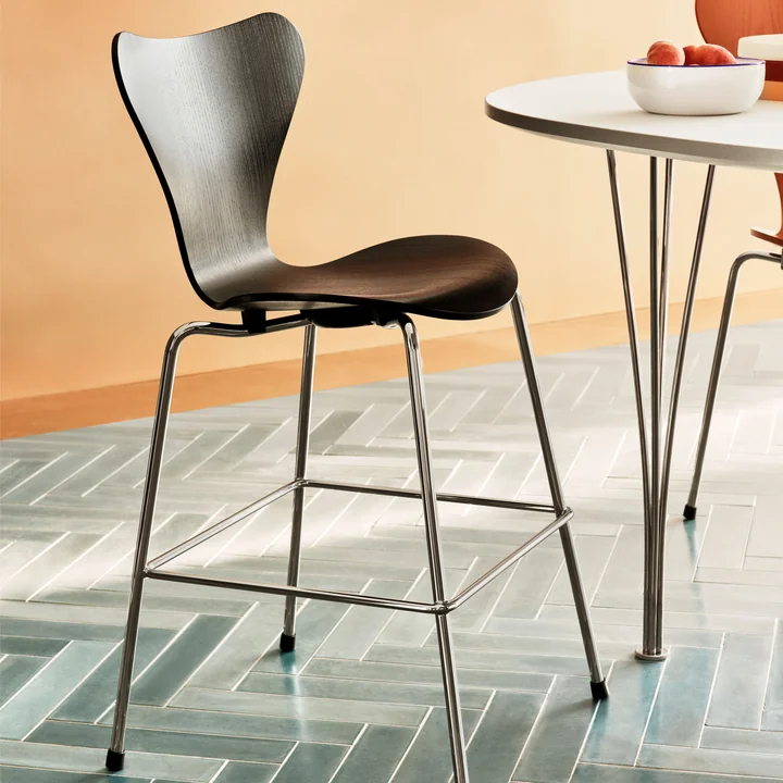 Fritz Hansen - Serie 7 Junior Stuhl, Brown Bronze / burnt yellow