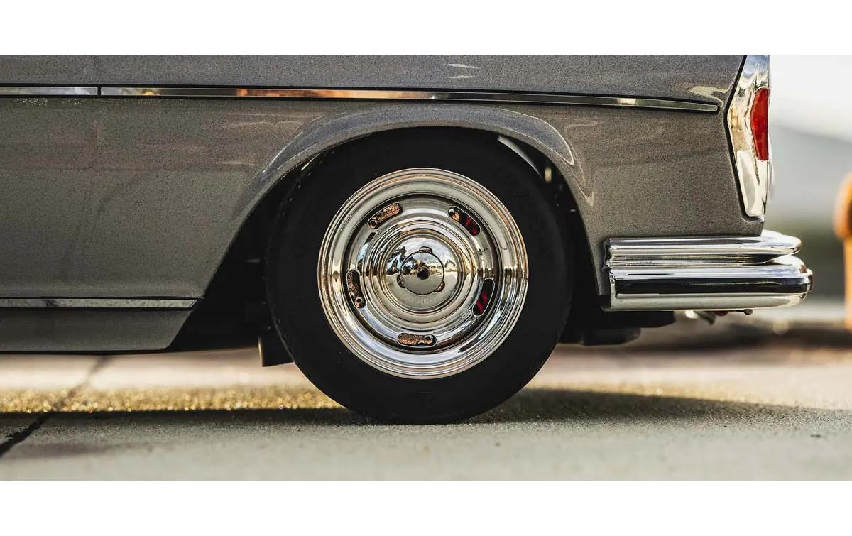 Tourenwagen Fazer MK2 Mercdes Benz 300 SEL 6.3 ARTR, 1:10<br>4WD On-Road Modell mit Detaillierter 1971 Mercedes-Benz 300 SEL 6.3 Karosserie