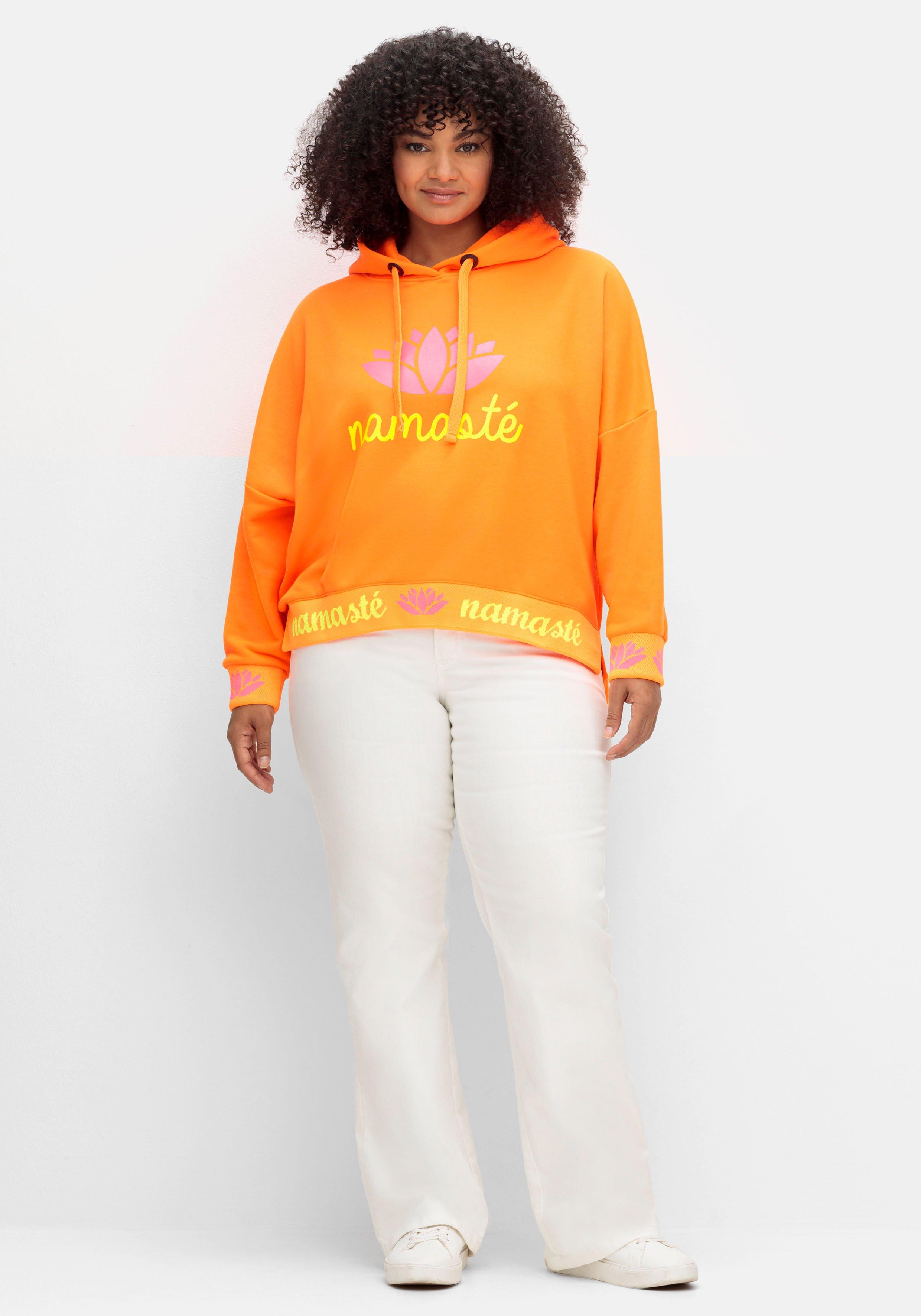 Kapuzensweatshirt mit Yoga-Frontprint