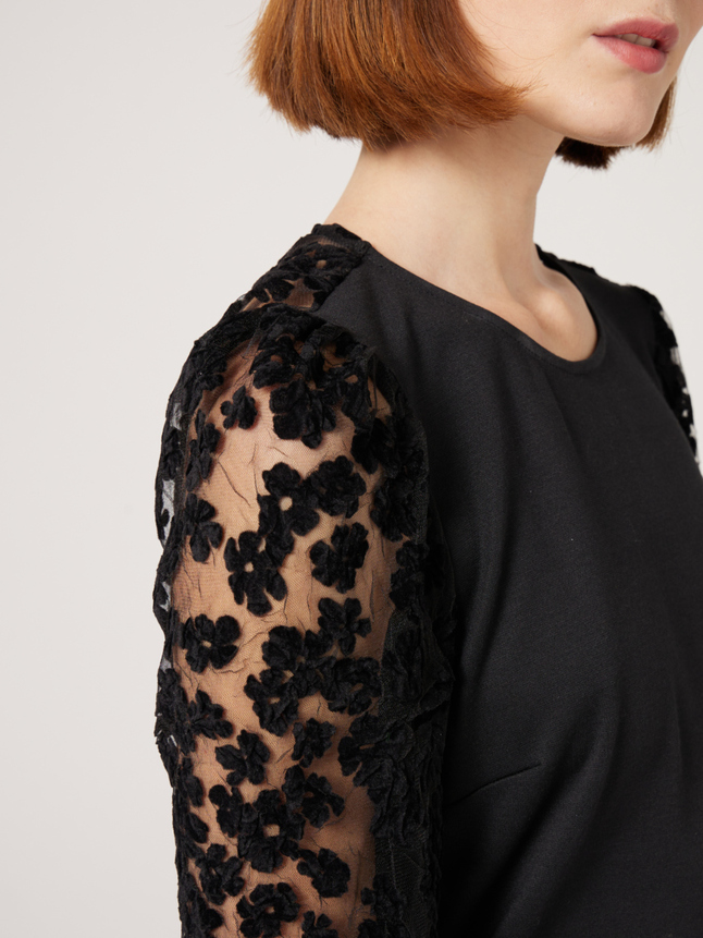 Robe manches dentelles