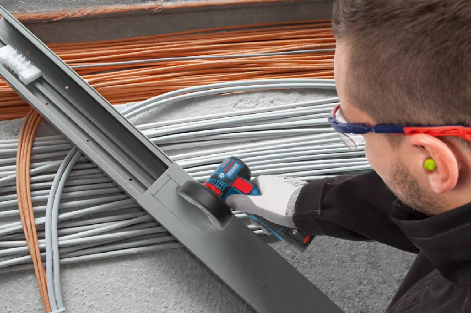 Bosch GWS 12V-76 12V Li-Ion Accu haakse slijper set (2x 3.0Ah accu) in L-Boxx - 76mm - koolborstelloos