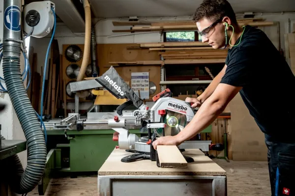 Metabo KGS 18 LTX BL 254, Enkelt facet, 4000 rpm, 50°, 50°, 215 x 47 mm, 9,2 cm