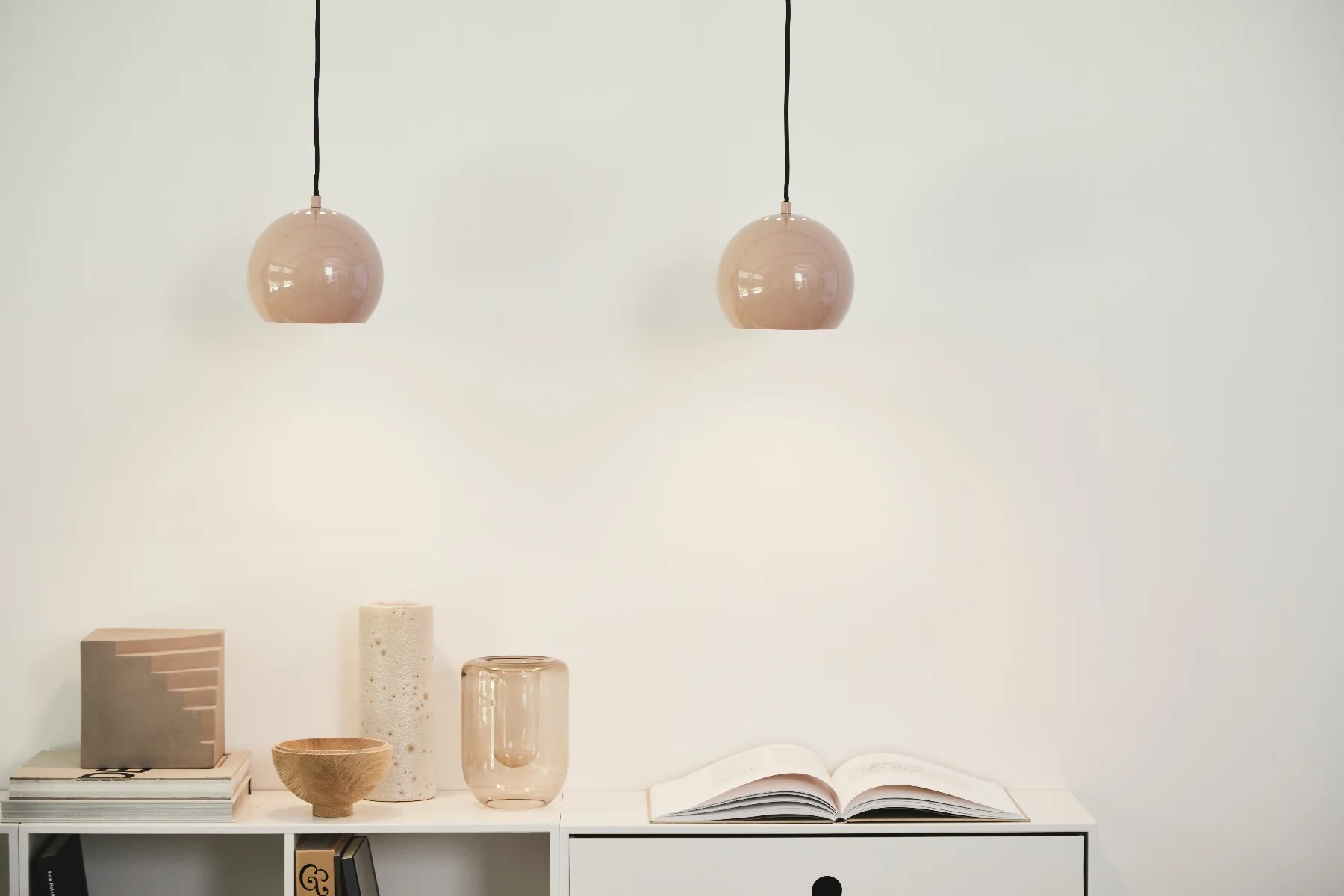 Frandsen  Ball pendant lampe - Glossy Nude - Ø:18