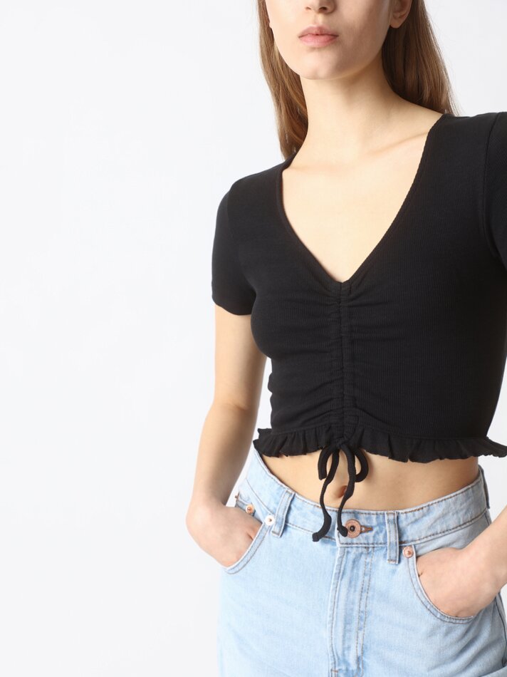 Camiseta de manga curta com nó - Preta
