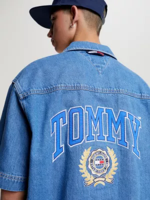 Camisa jeans de manga curta com logo nas costas