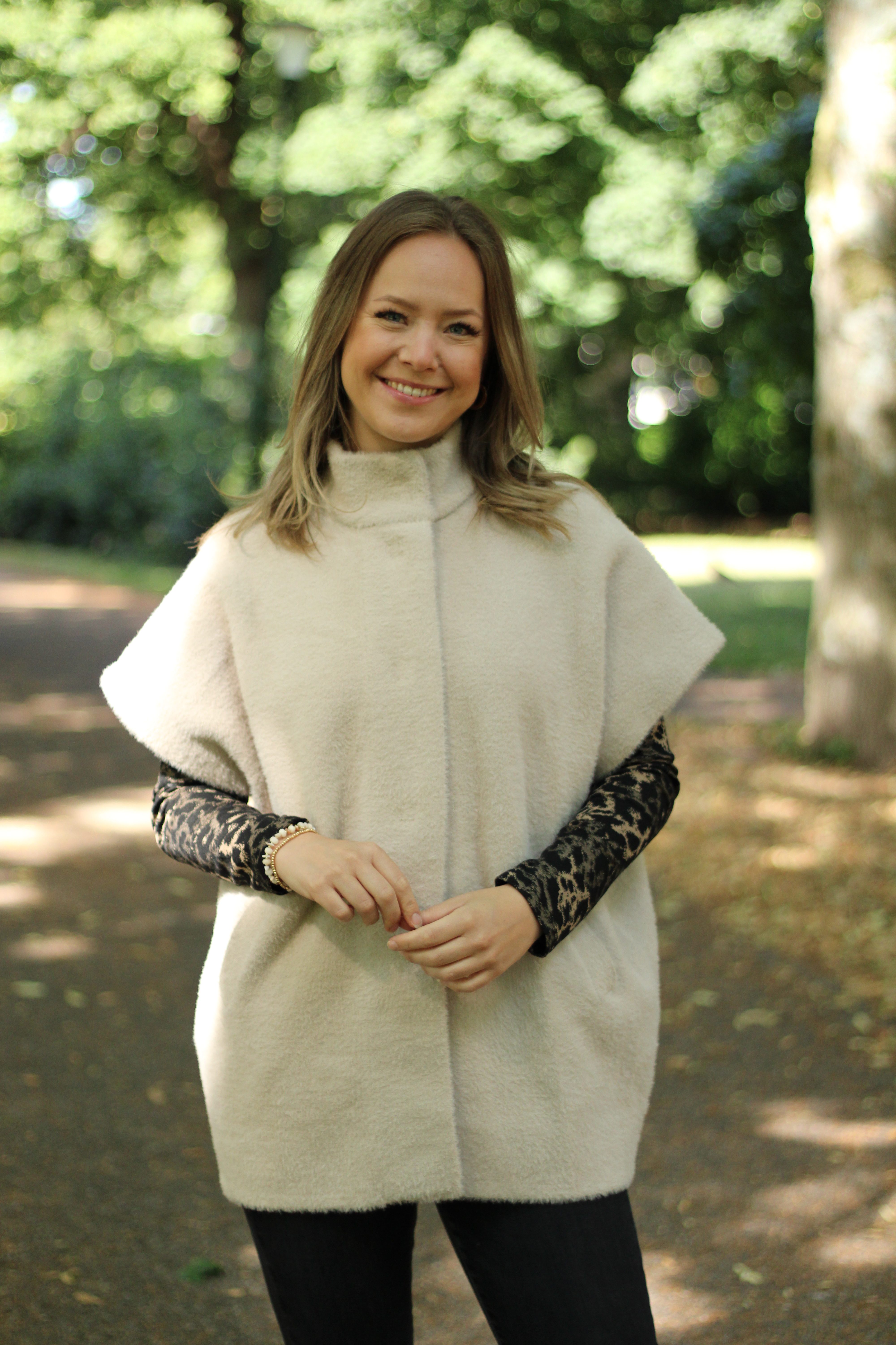 Rino & Pelle - Helen Short Sleeve Cape - Stone
