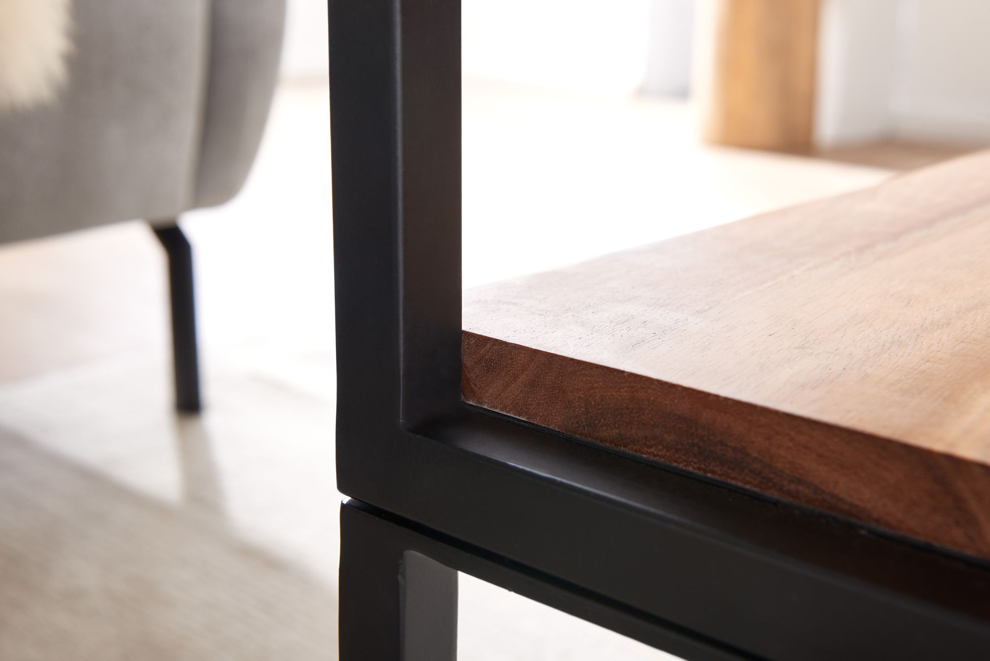 KADIMA DESIGN Vintage Industrial Couchtisch aus Akazieholz und Eisen, 2 Ablagen, 15 kg Belastbarkeit