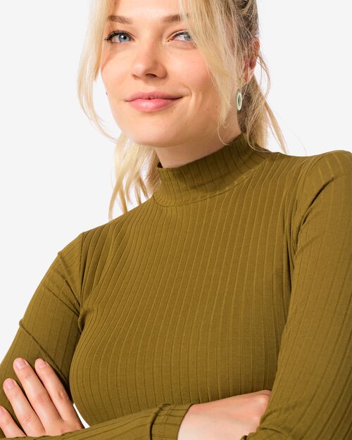 Top pour femmes Caro avec col roulé côtelé vert