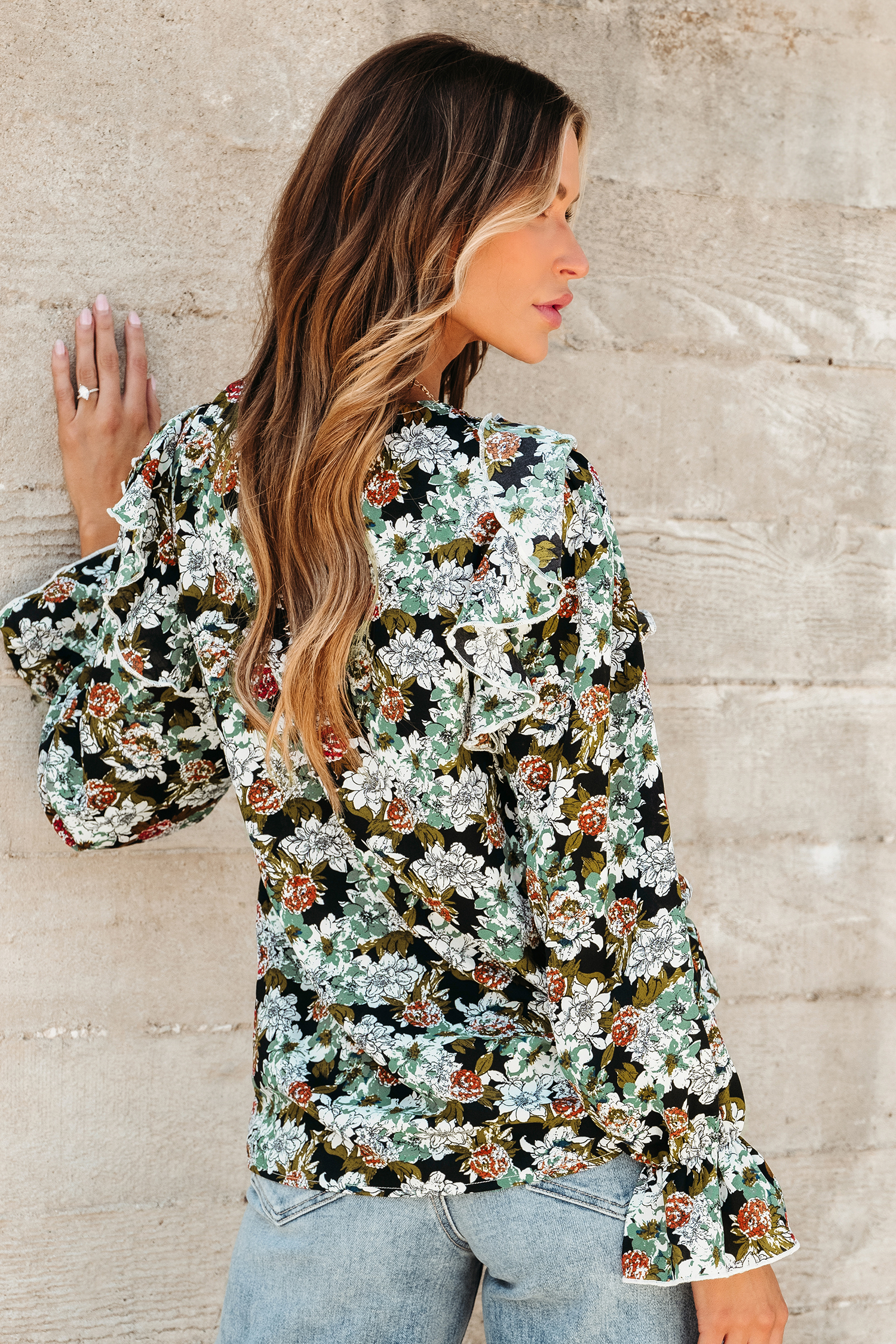 Haut avec manches en trompette à smocks et imprimé floral