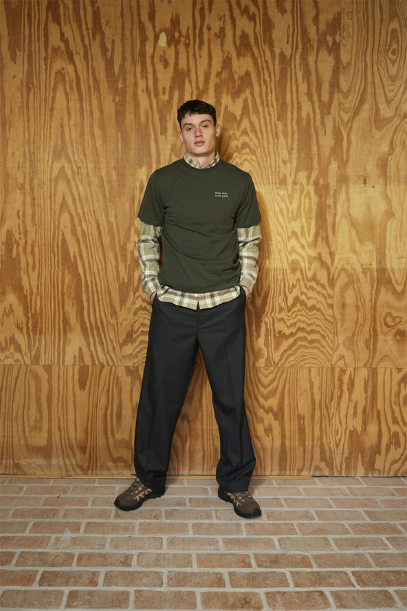 Forét ABODE EMBROIDERY T-SHIRT Dark moss/cloud