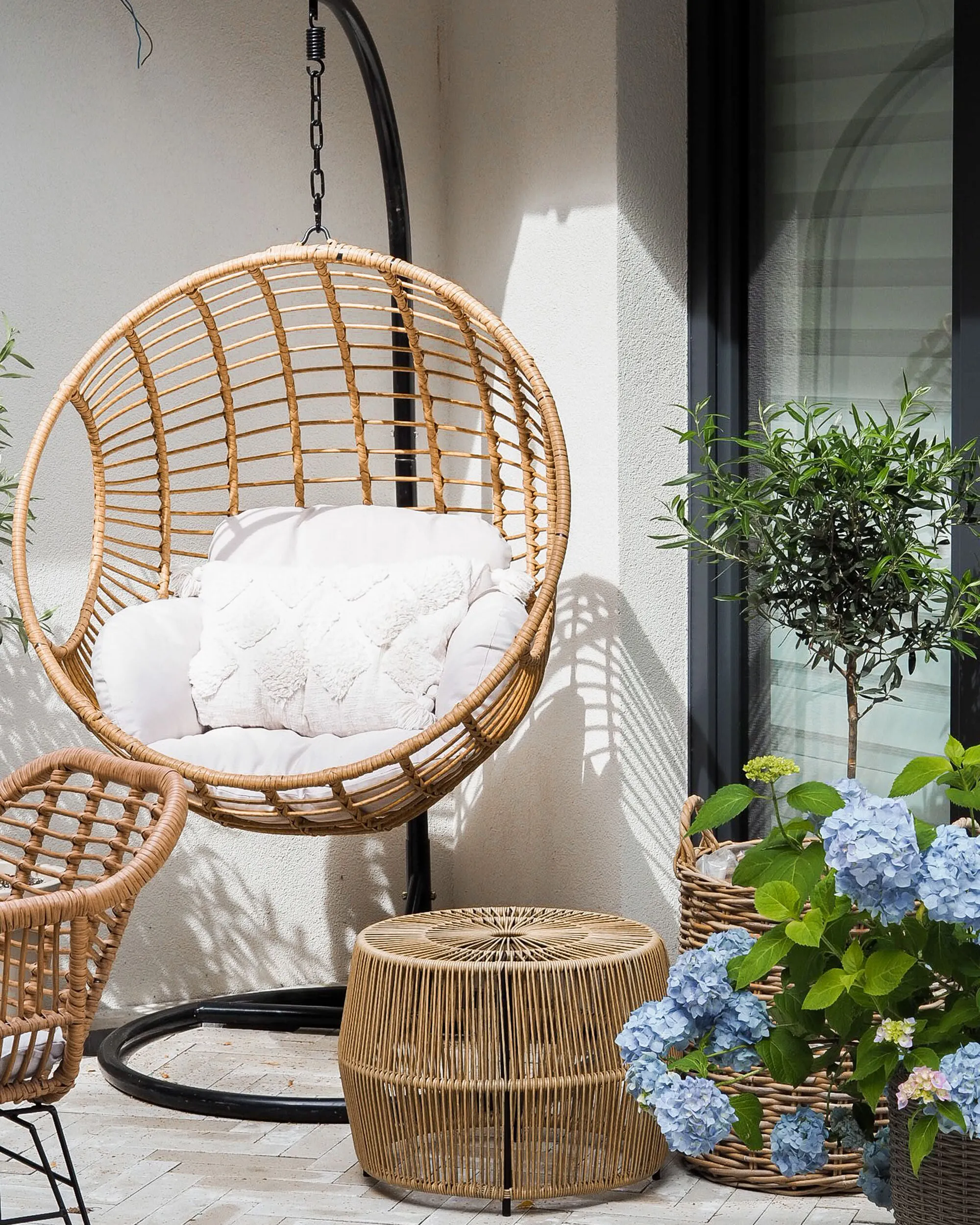 Hangstoel met standaard ASPIO PE rotan Natuurlijk