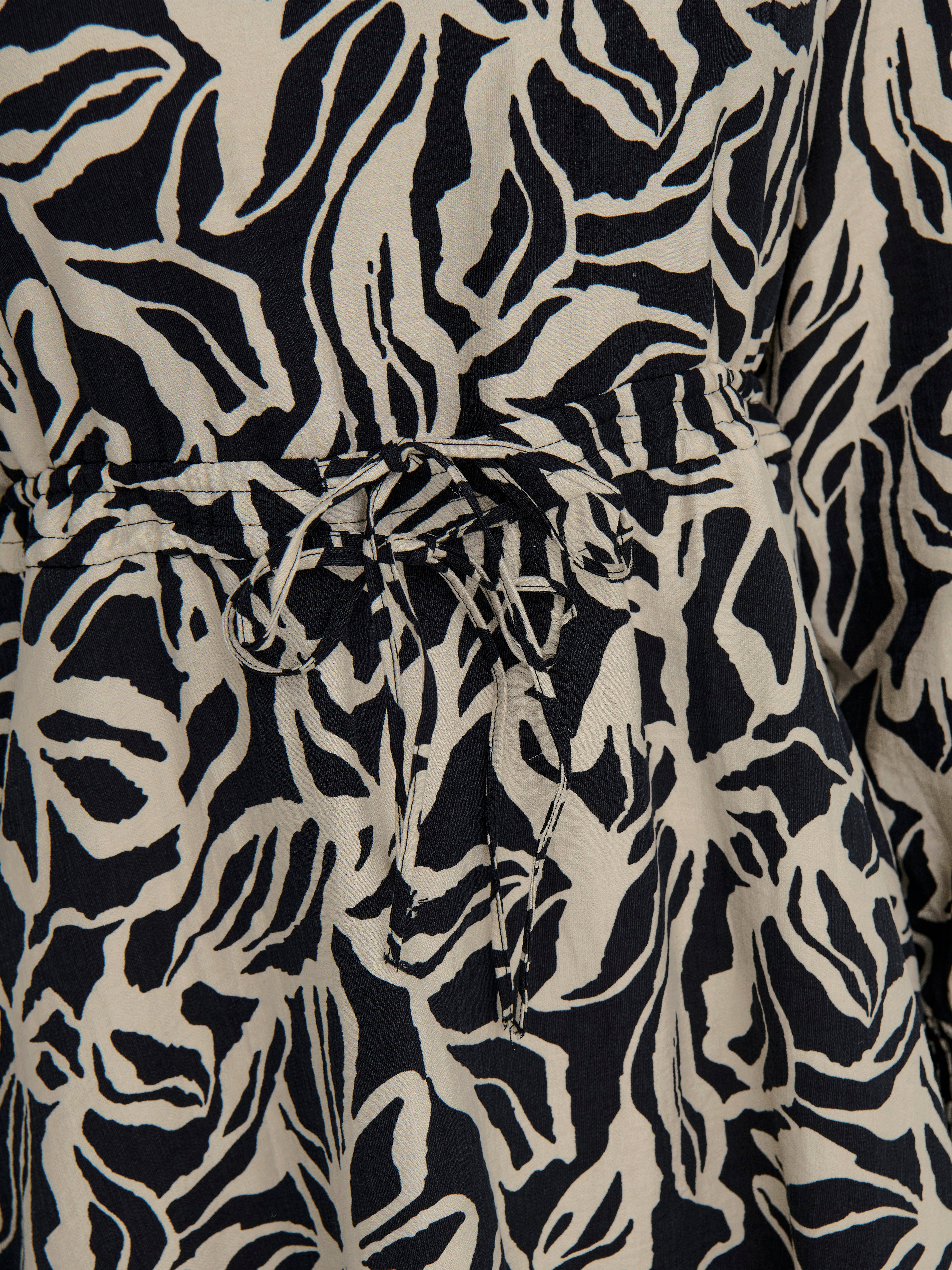 ONLTHARA Kurzes Kleid Black