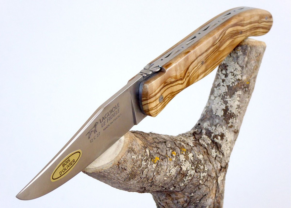 Couteau Laguiole de chasse avec un manche en Olivier