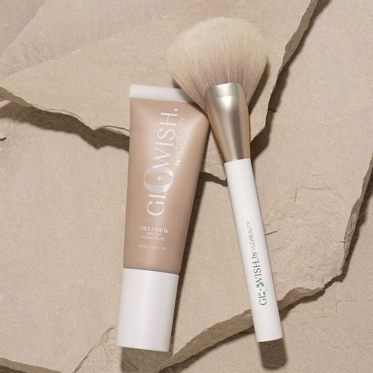 Huda Beauty Glowish - Airbrush finish - Complexion brush