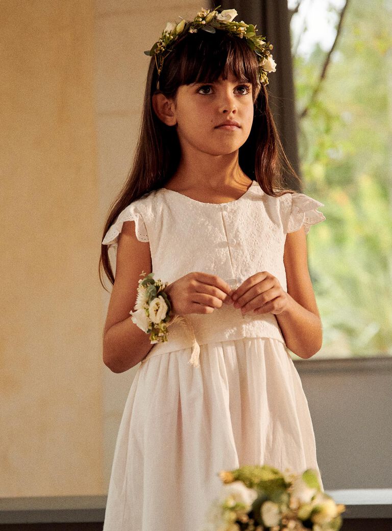 Robe écrue à broderies fantaisie