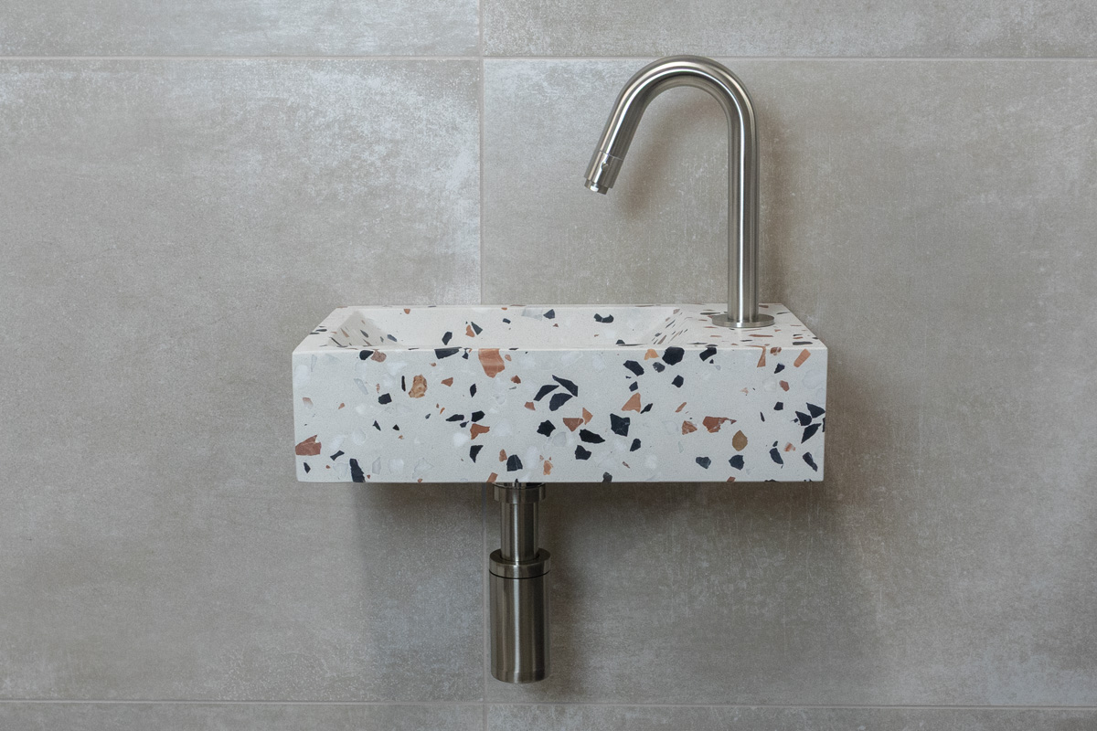 Saniclear Terrazzo fonteinset met gebogen kraan in RVS