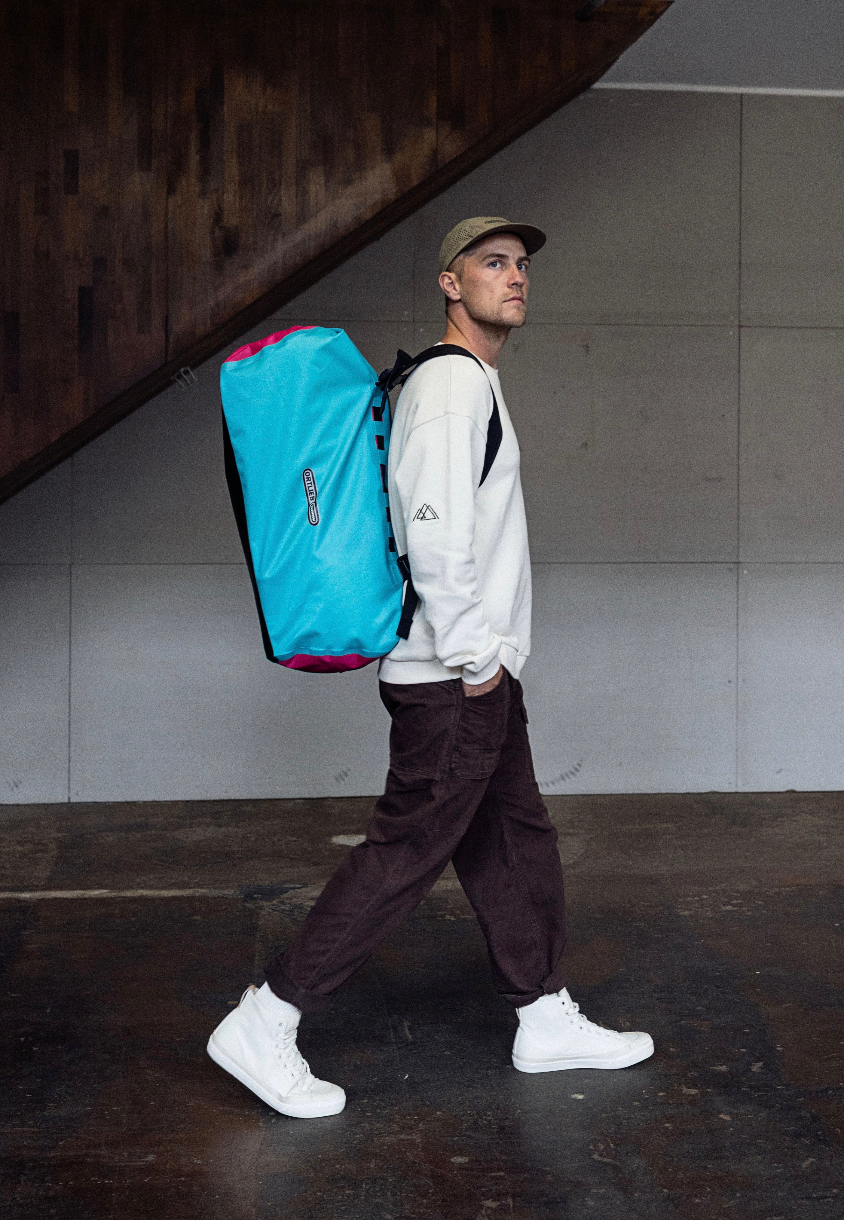 Duffle Lite Cyber 60L Cyber Blue/Pink - Dufflebag