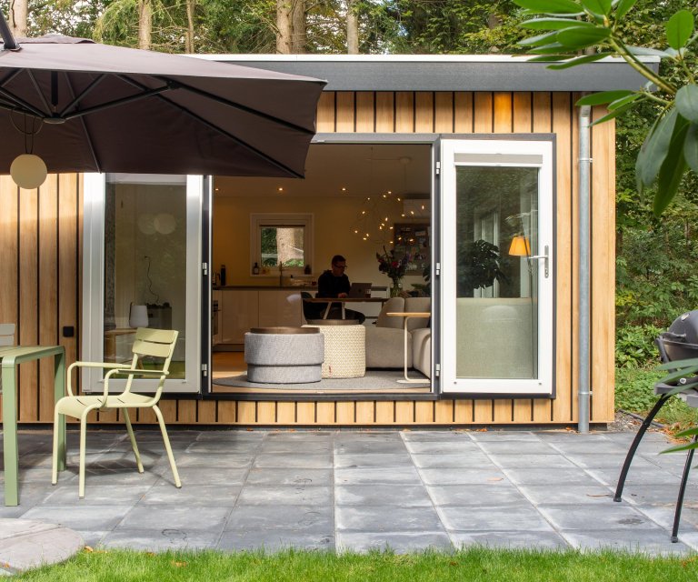 Fermob Luxembourg tuinstoel met armleuning Lapilli Grey