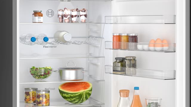 Bosch Serie 4 kølefryseskab KGN49VXCT (black inox)